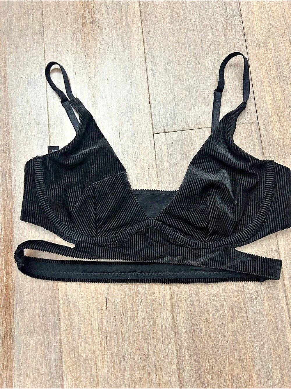 Urban outfitters Black velvet Ribbed Bra Size Small elastic band adjustable dres
